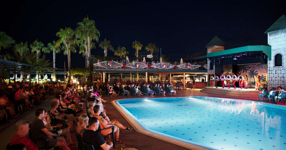 Een foto van het zwembad bij Galeri Resort Hotel