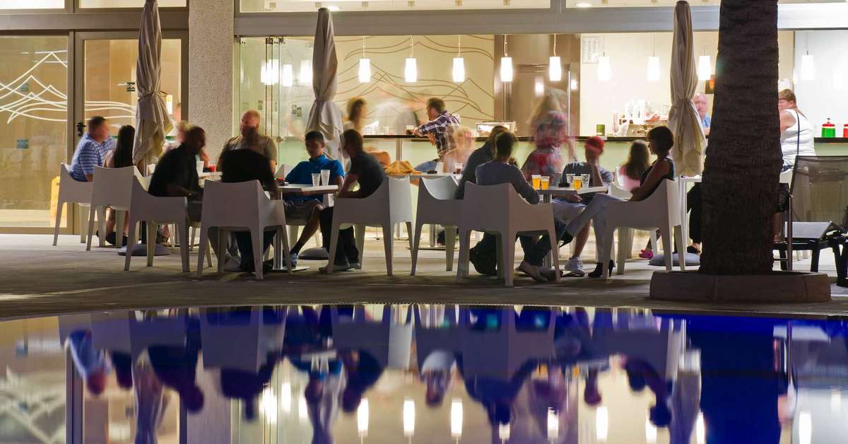 Een foto van het terras bij Aparthotel Kn Columbus