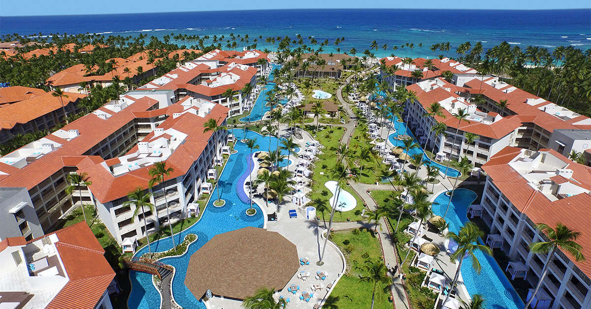 Een foto van het zwembad bij Majestic Mirage Punta Cana