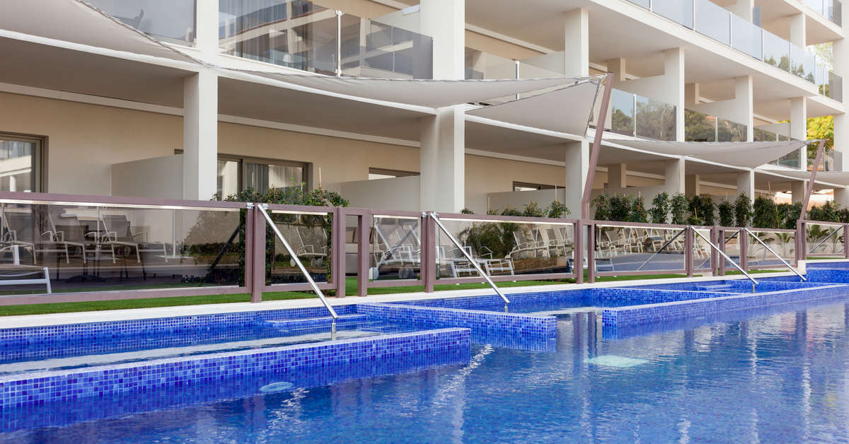 Ein Foto vom Pool im Hotel Zafiro Palace Palmanova