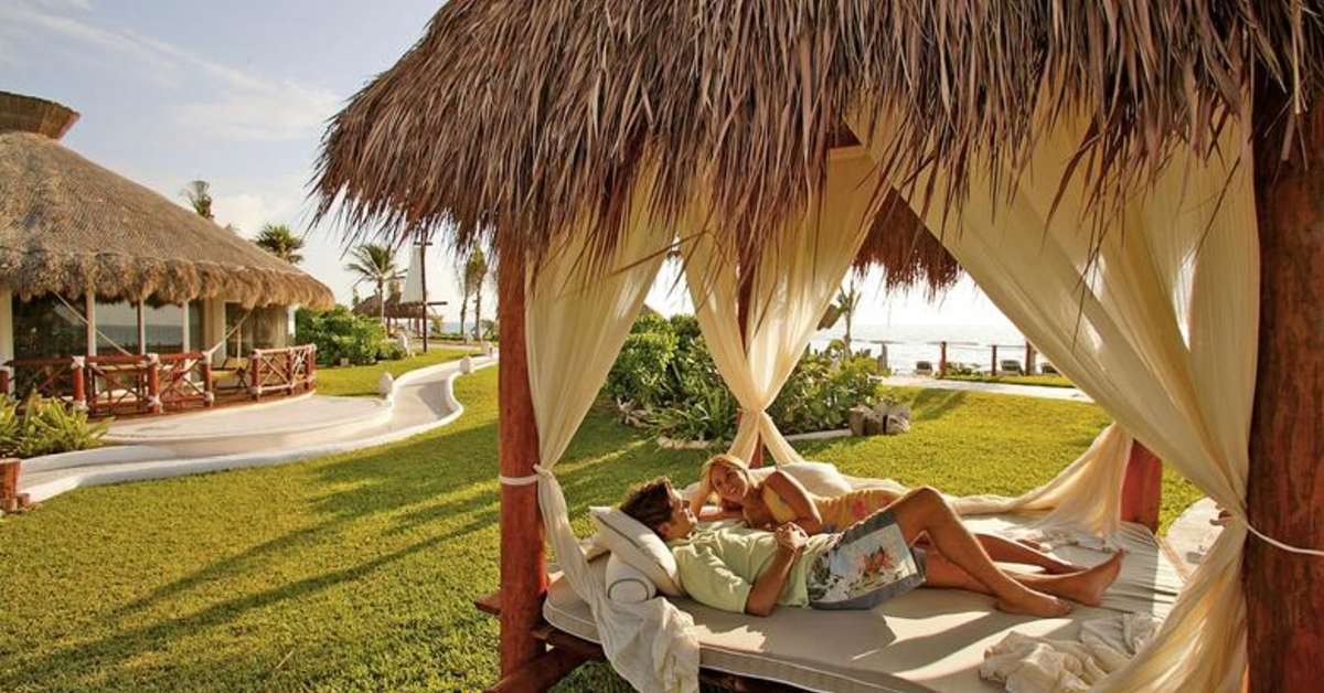 Een foto van het terras bij Hotel El Dorado Royale