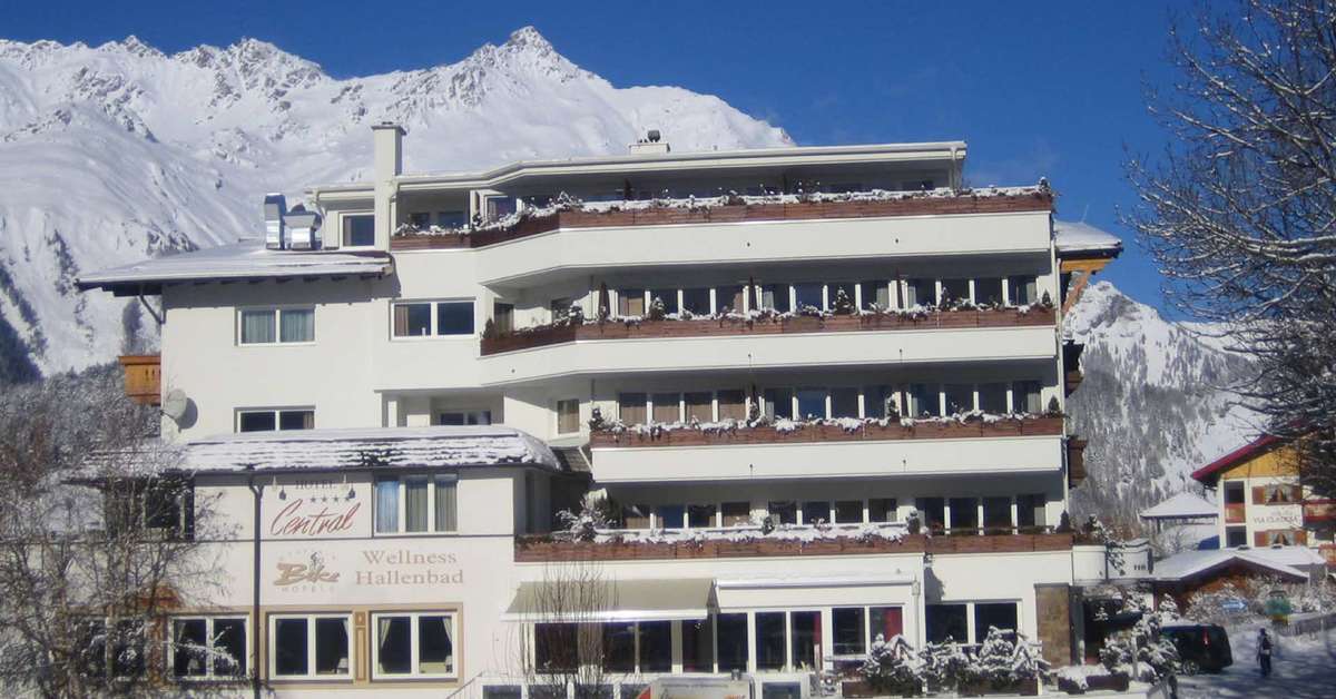 Een foto van de buitenkant van Central Alpen Comfort Hotel