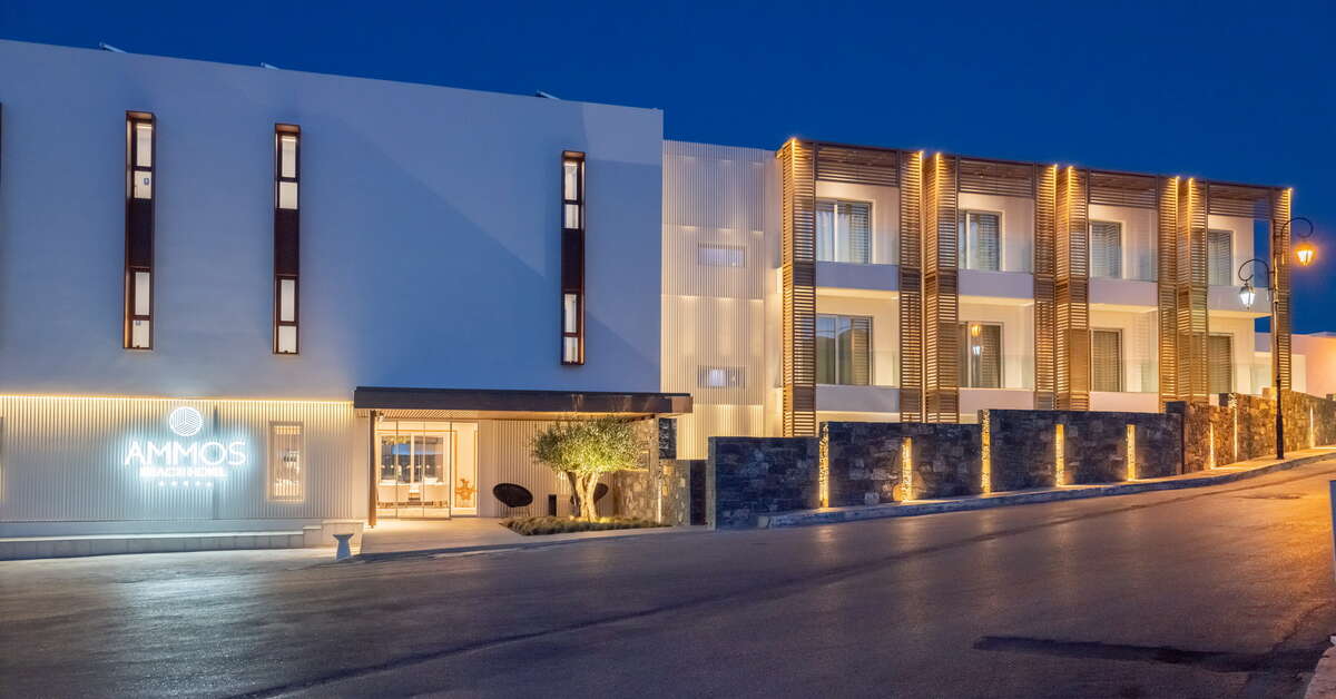Een foto van de buitenkant van Enorme Ammos Beach Hotel