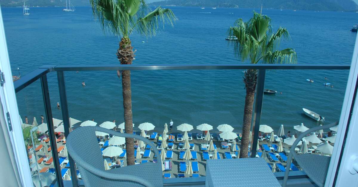 Een foto van de buitenkant van Begonville Beach Hotel