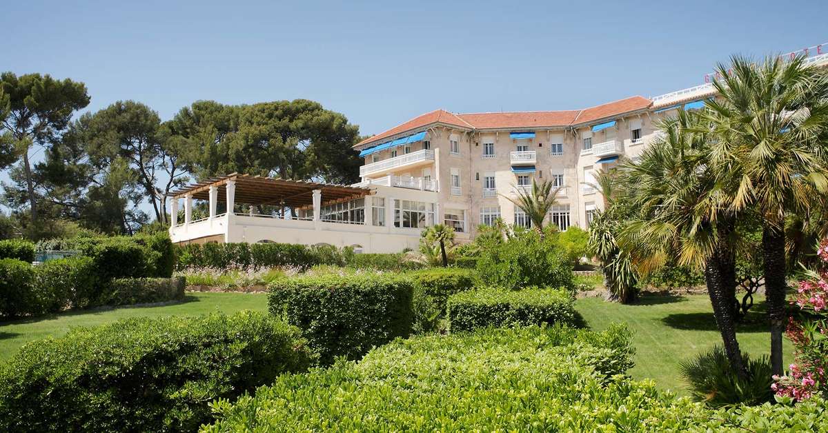 Een foto van de buitenkant van Grand Hotel Les Lecques