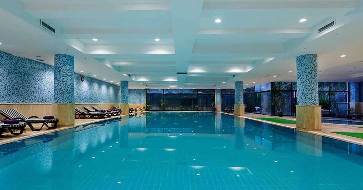 Een foto van het zwembad bij Meryan Hotel