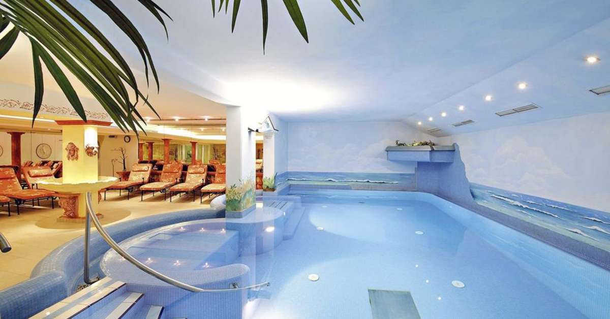 Een foto van het zwembad bij Hotel Chesa Monte