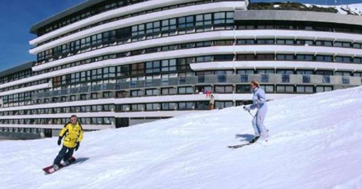 Een foto van de buitenkant van Sowell Residences Cret Voland