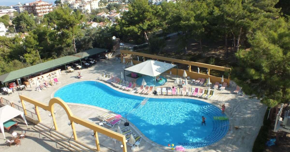Ein Foto vom Pool im Tuntas Family Suites Kusadasi