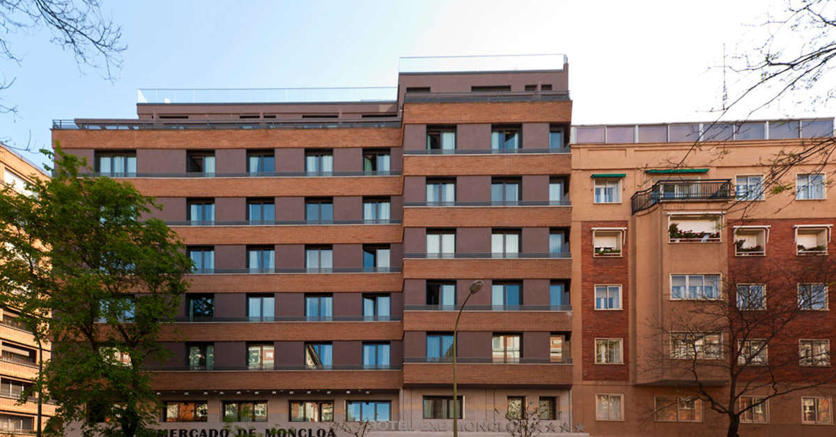 Een foto van de buitenkant van Exe Moncloa