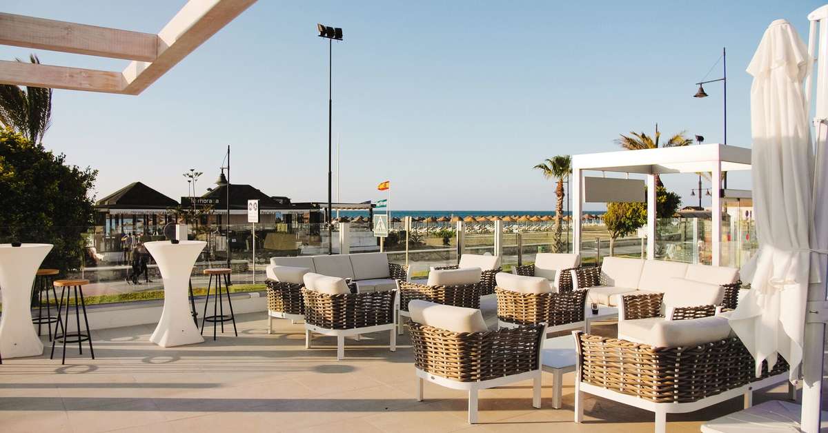 Een foto van het terras bij Occidental Torremolinos Playa