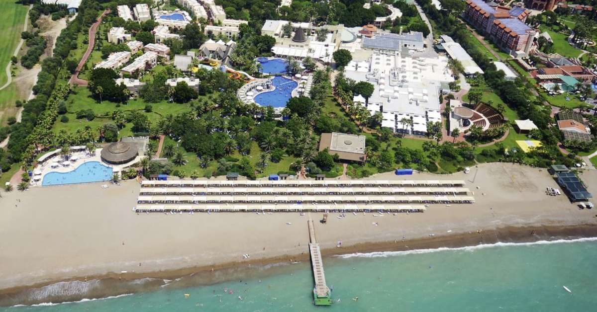 Een foto van het zwembad bij TUI Magic Life Belek