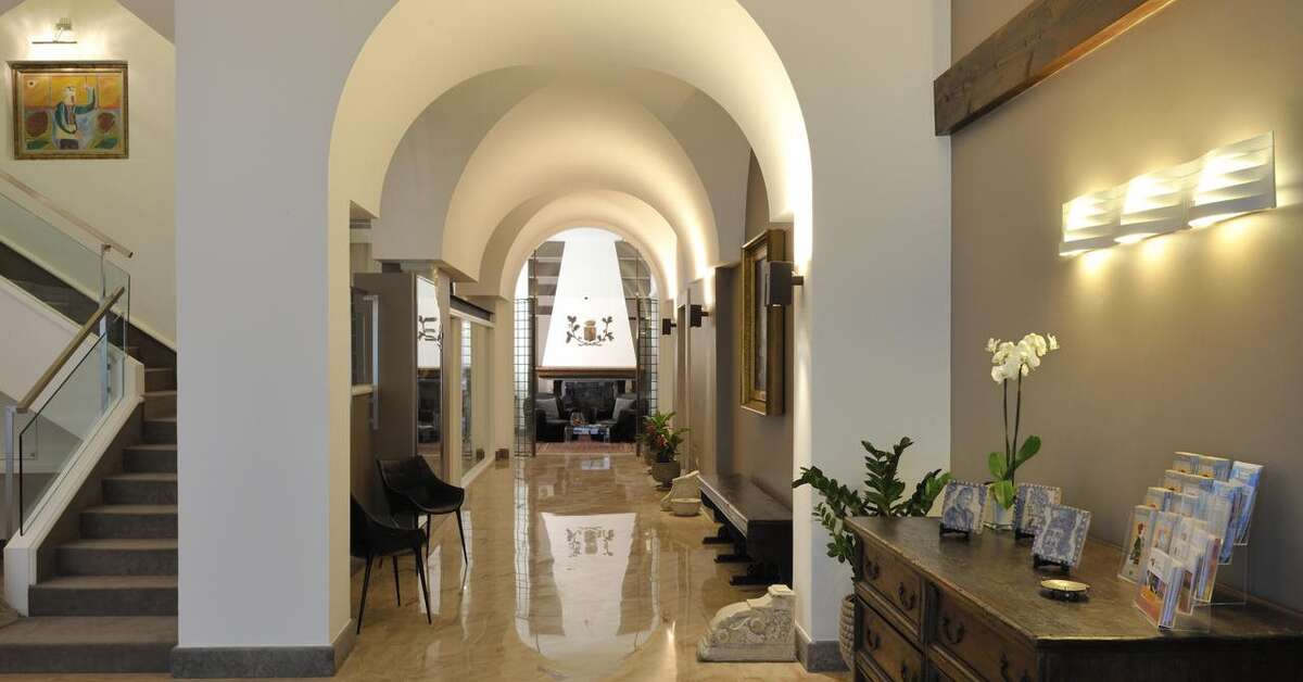 Een foto van het interieur van Hotel Principe di Villafranca