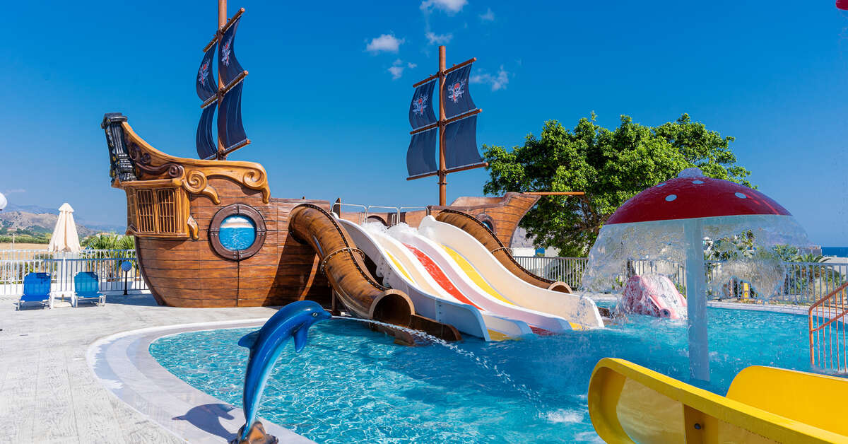 Ein Foto vom Pool im Georgioupolis Suites