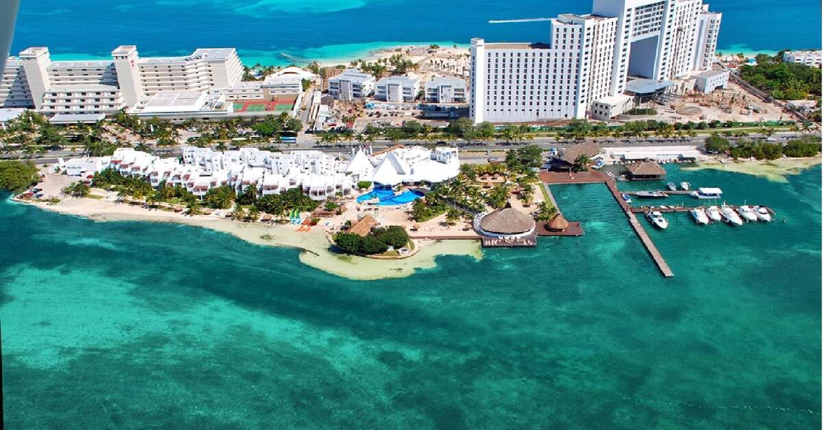 Een foto van de buitenkant van Sunset Marina Resort & Yacht Club