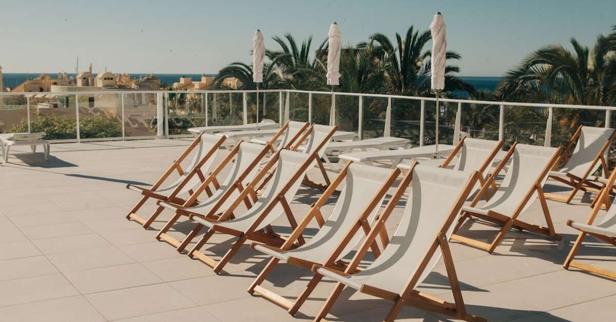 Een foto van het terras bij Hotel Alay