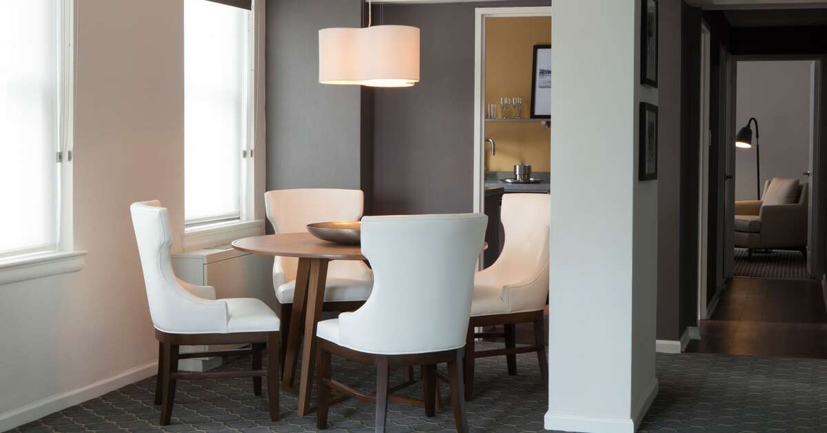 Ein Foto Fifty Hotel & Suites by Affinia