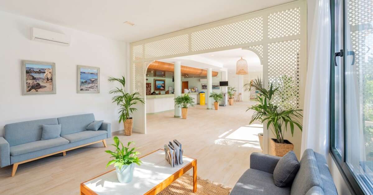 Een foto van het interieur van Beach Club Hotel