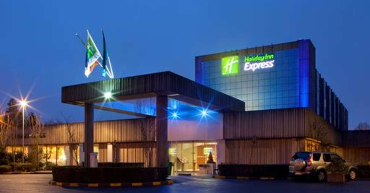 Een foto van de buitenkant van Holiday Inn Express Gent