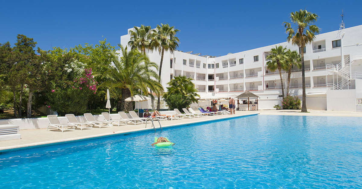 Ein Foto vom Pool im The Palm Star Ibiza
