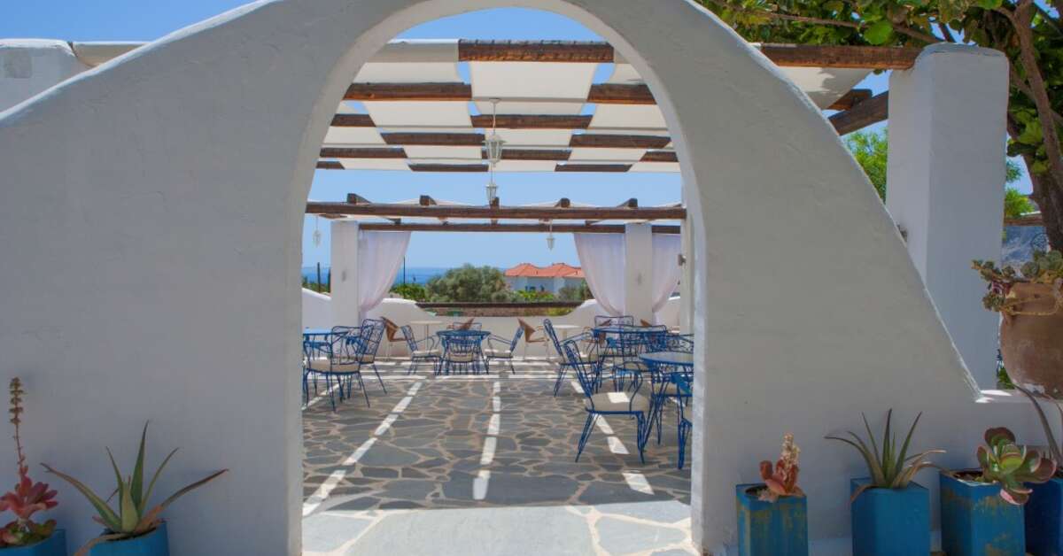 Een foto van het terras bij Lindos Sun Hotel