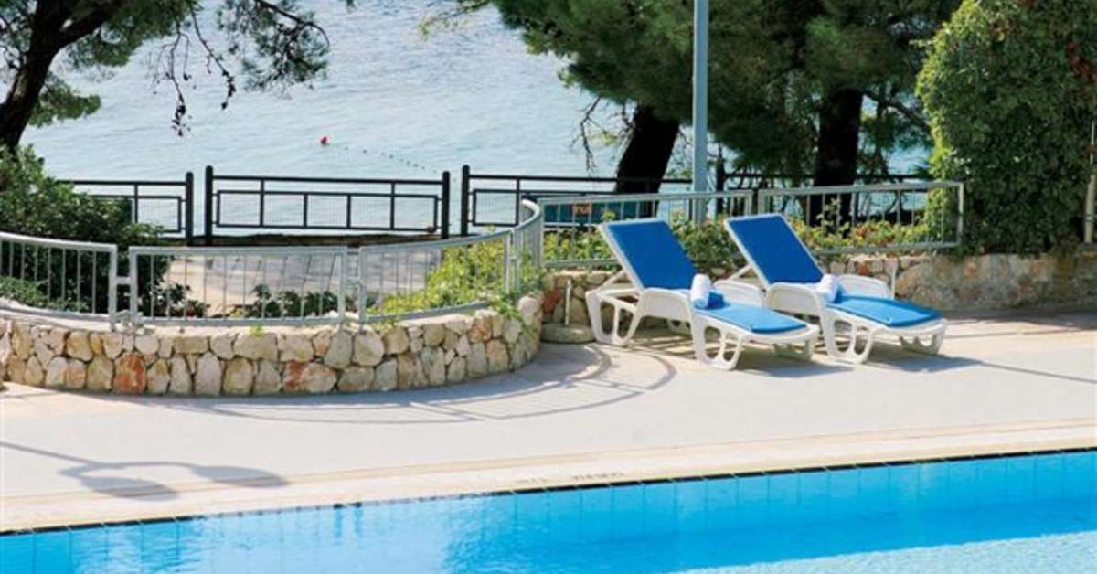 Een foto van het zwembad bij Bluesun Hotel Borak