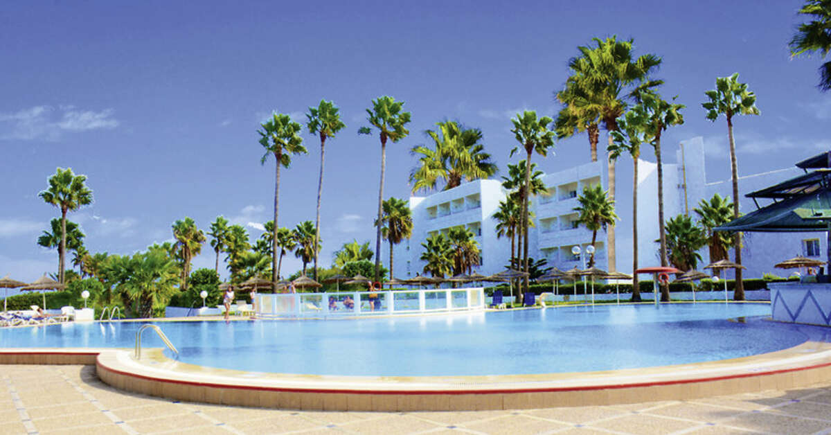 Een foto van het zwembad bij Hotel Club Tropicana & Spa