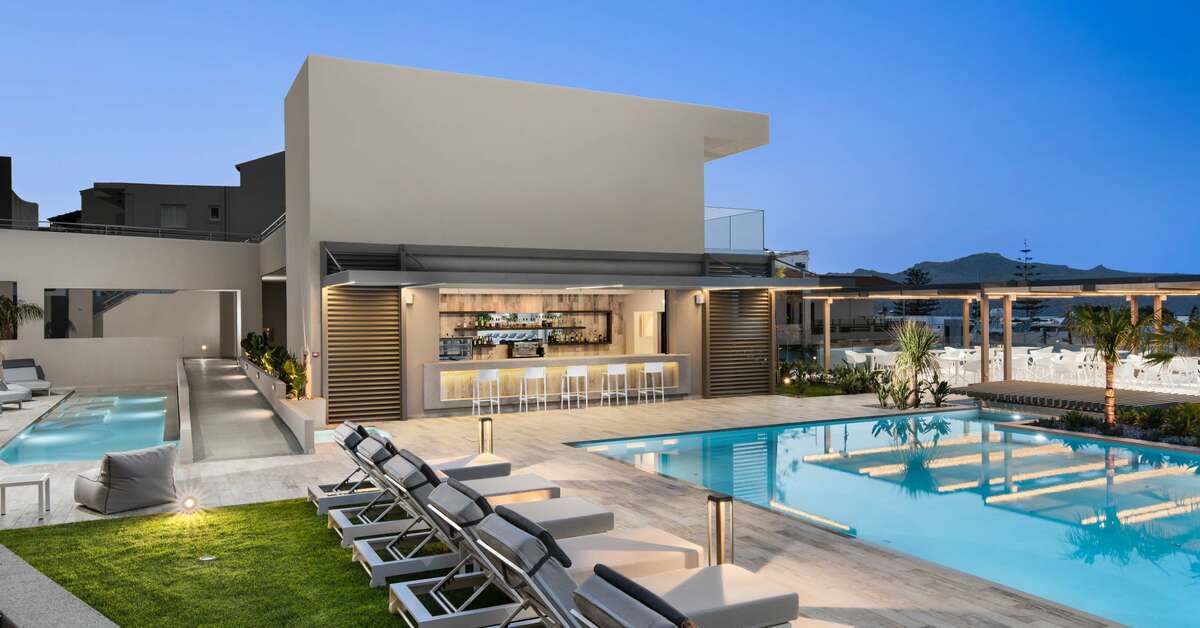 Ein Foto vom Pool im Amalthia Beach Resort