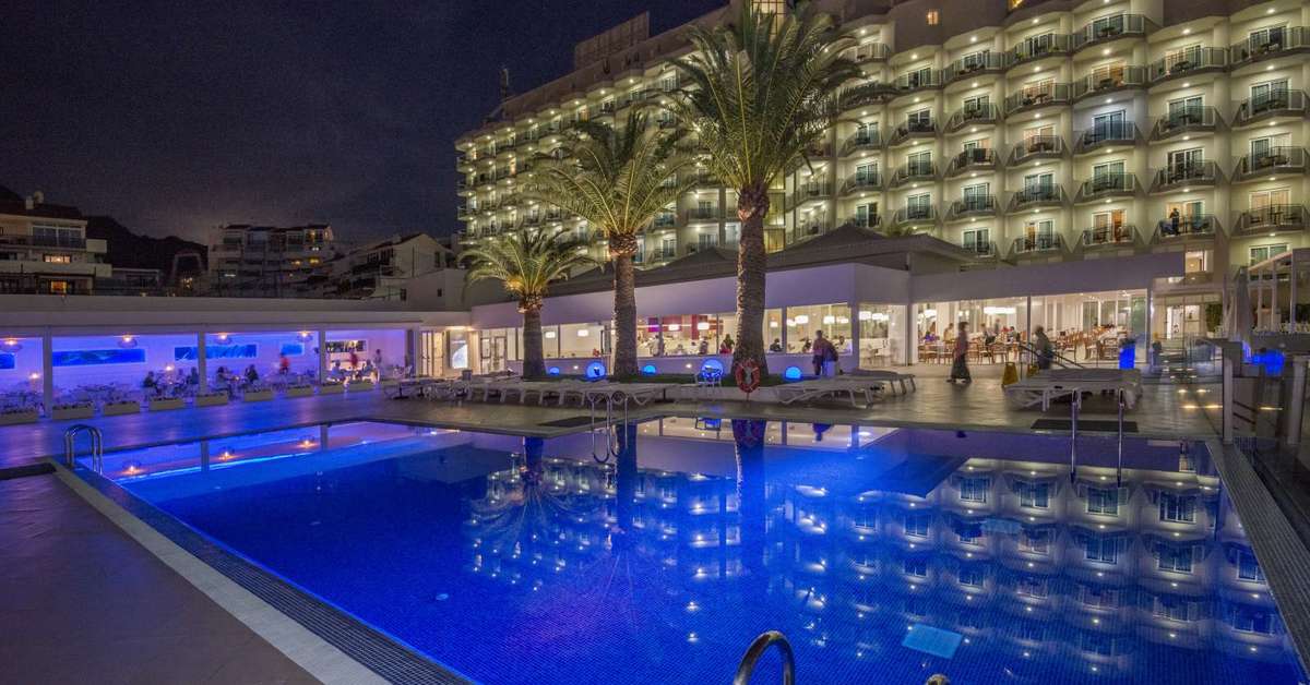 Een foto van het zwembad bij Hovima Costa Adeje