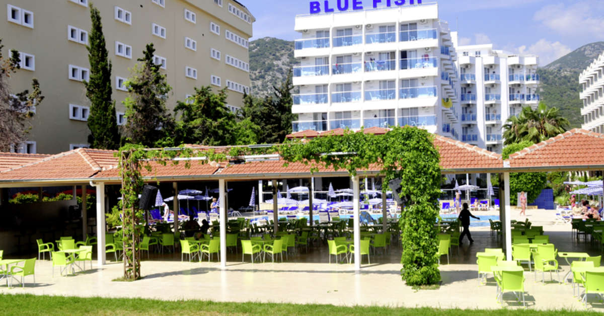 Een foto van de buitenkant van Blue Fish Hotel