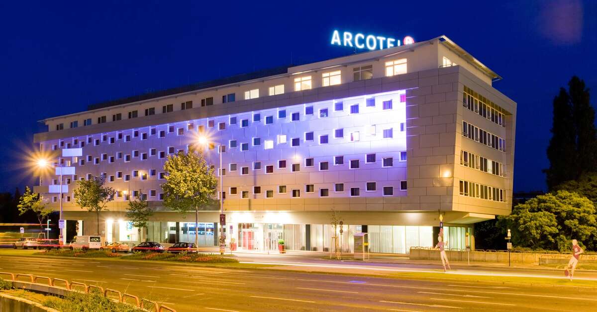 Ein Foto von der Außenansicht des Arcotel Kaiserwasser