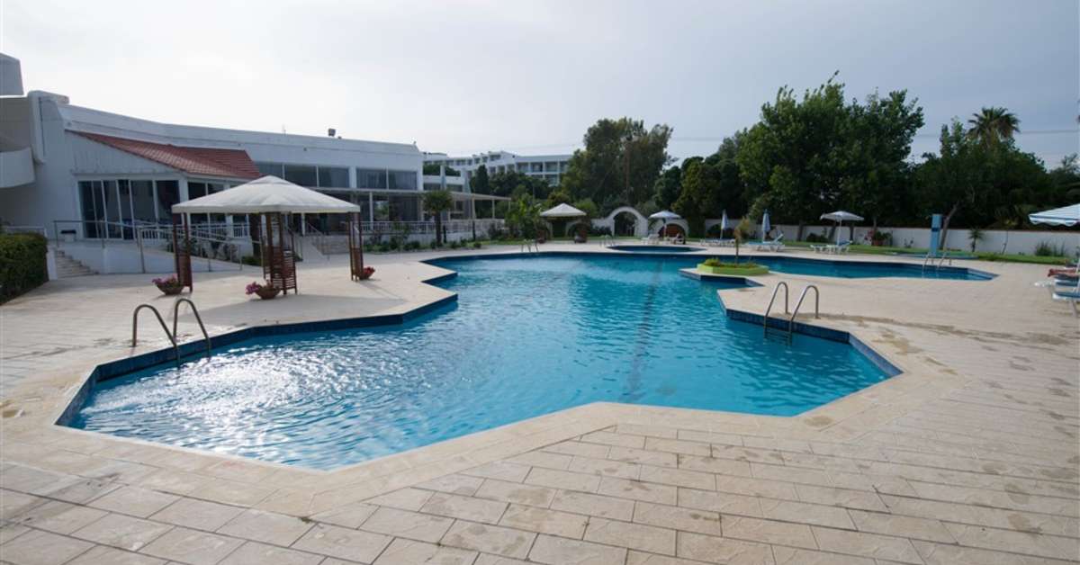 Een foto van het zwembad bij Happy Days Hotel Tholos
