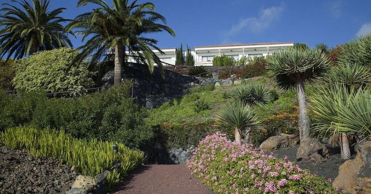 Een foto van het terras bij Parador de La Palma