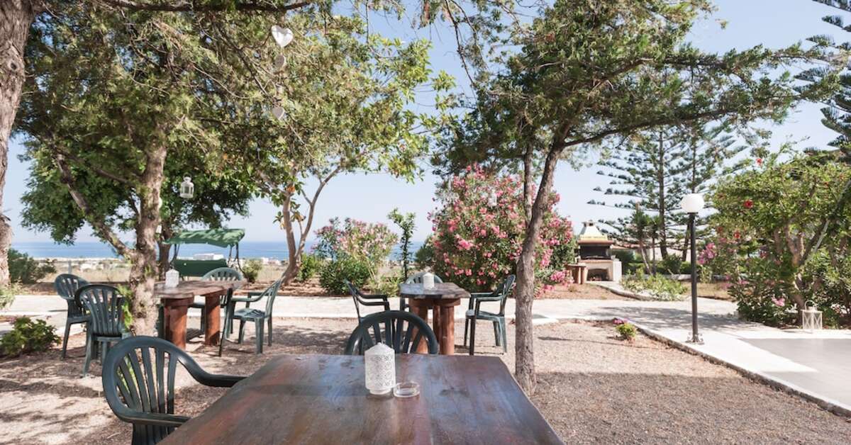 Een foto van het terras bij Panorama Seaview Appartementen