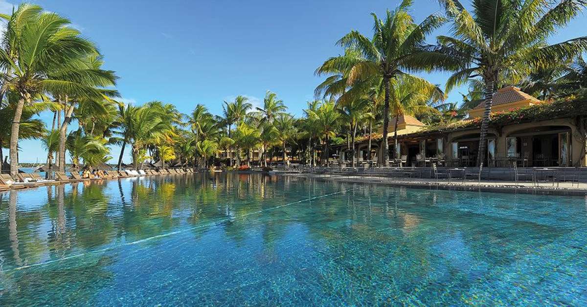 Een foto van het zwembad bij Mauricia Beachcomber