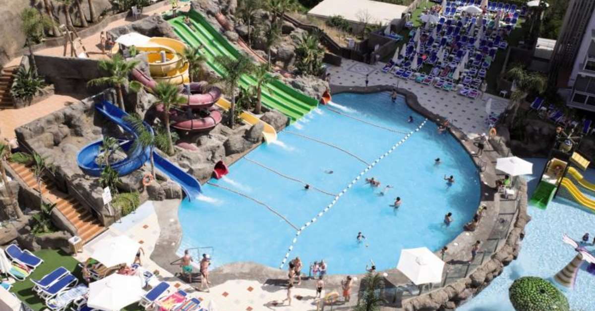 Een foto van het zwembad bij Globales Los Patos Park