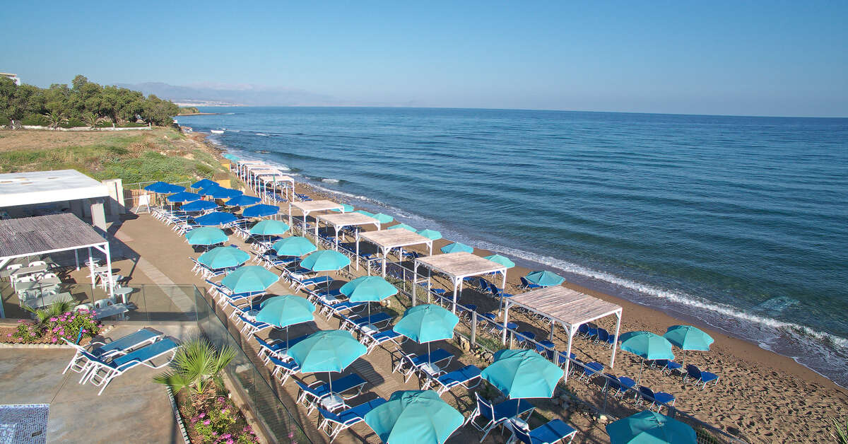 Een foto van het strand bij Rethymno Mare