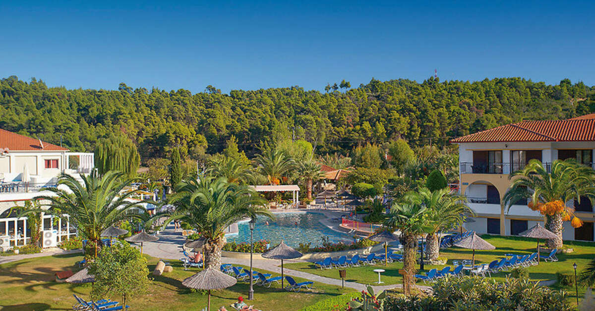Een foto van het zwembad bij Chrousso Village Hotel