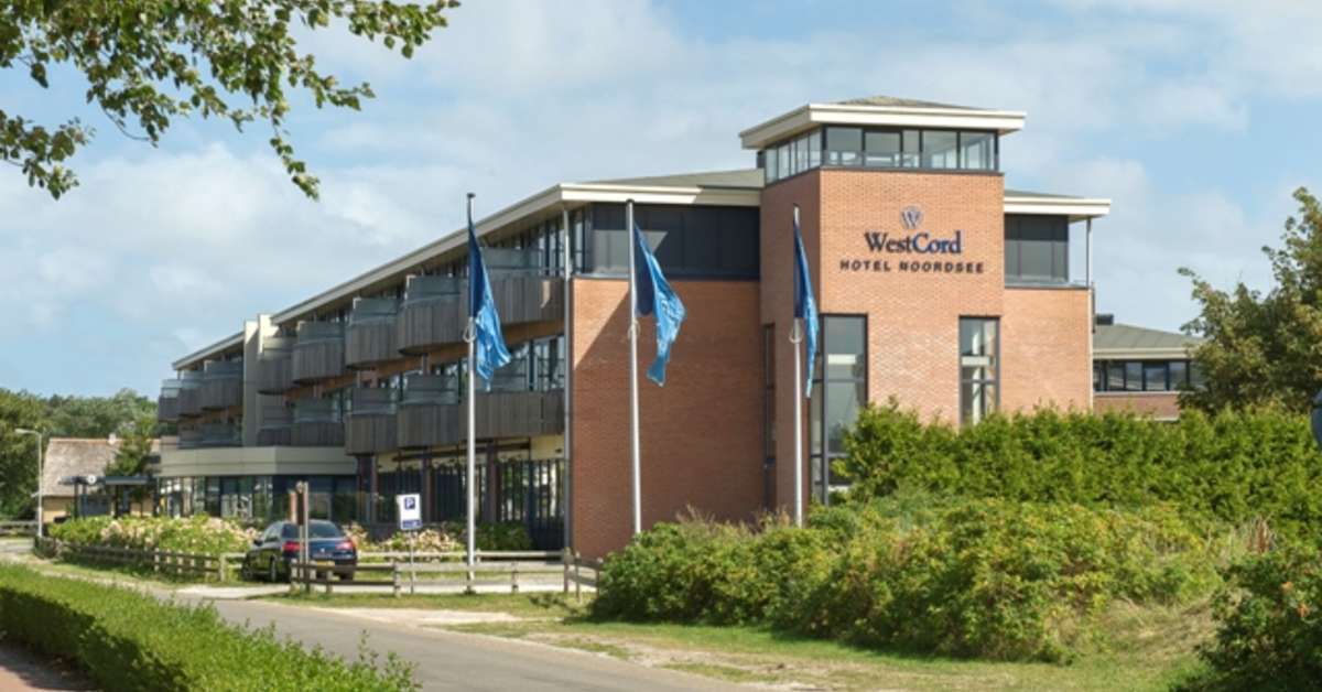Een foto van de buitenkant van Fletcher Hotel-Restaurant Noordsee-Ameland