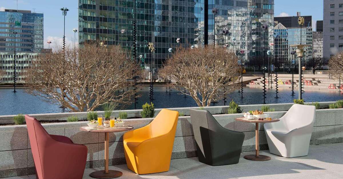 Een foto van het terras bij Melia Paris La Defense