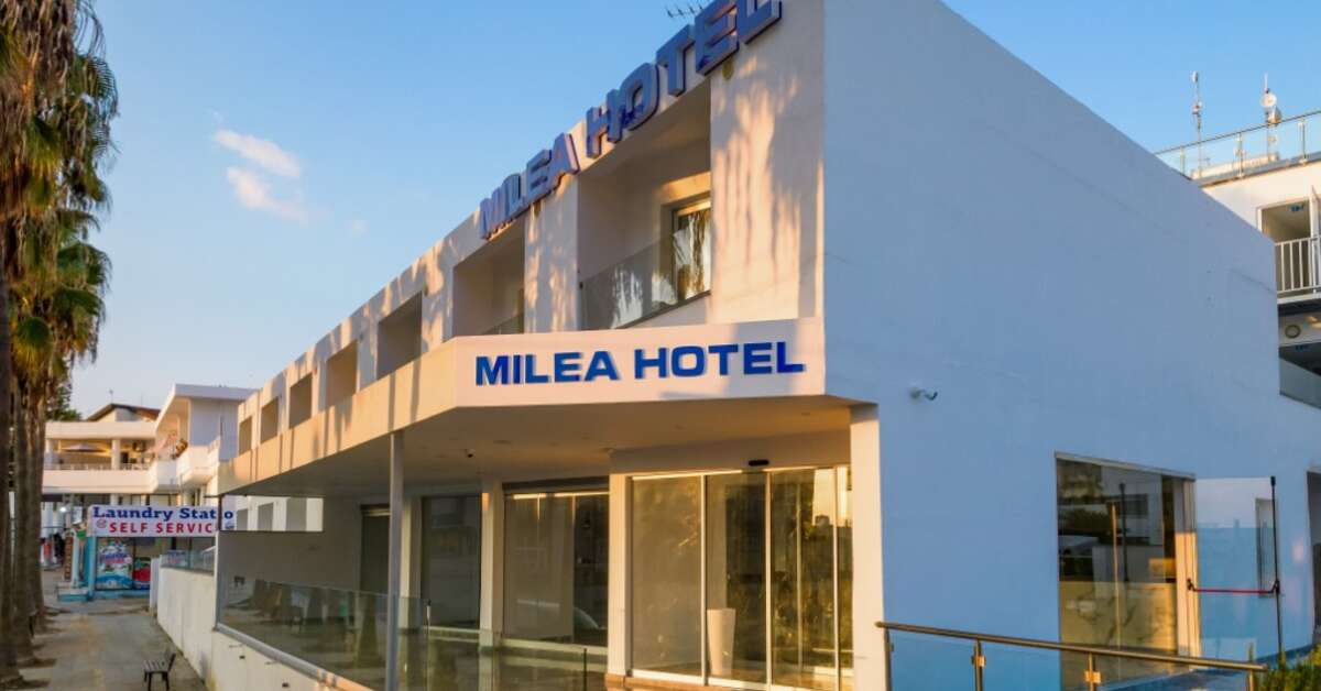 Ein Foto von der Außenansicht des Milea Hotel