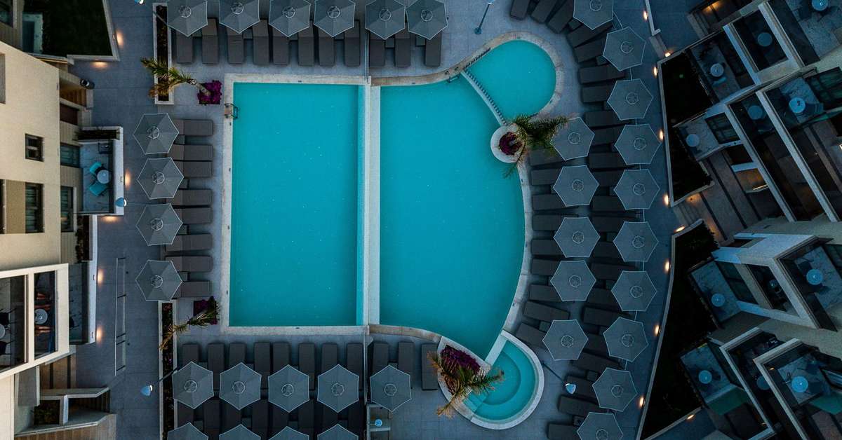 Een foto van het zwembad bij Porto Platanias Luxury Selection