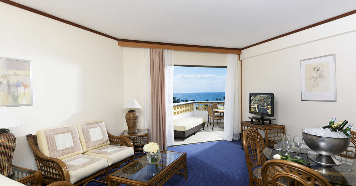 Een foto van Constantinou Bros Athena Royal Beach Hotel