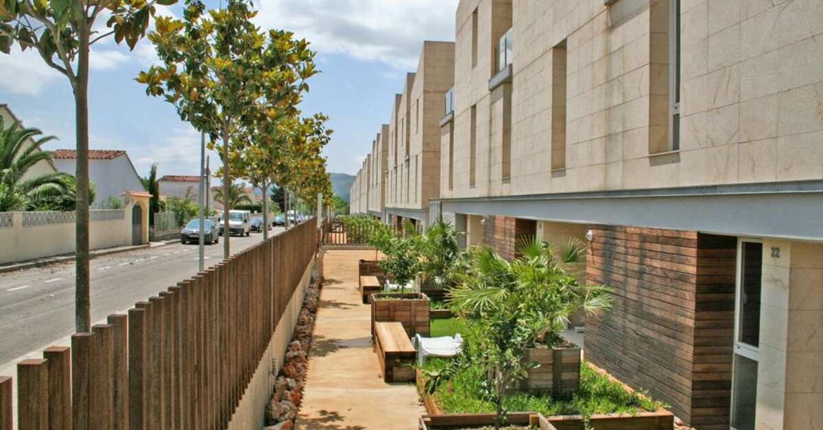 Een foto van de buitenkant van L'Escala Resort