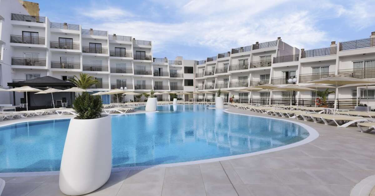Een foto van het zwembad bij Palmanova Suites by TRH