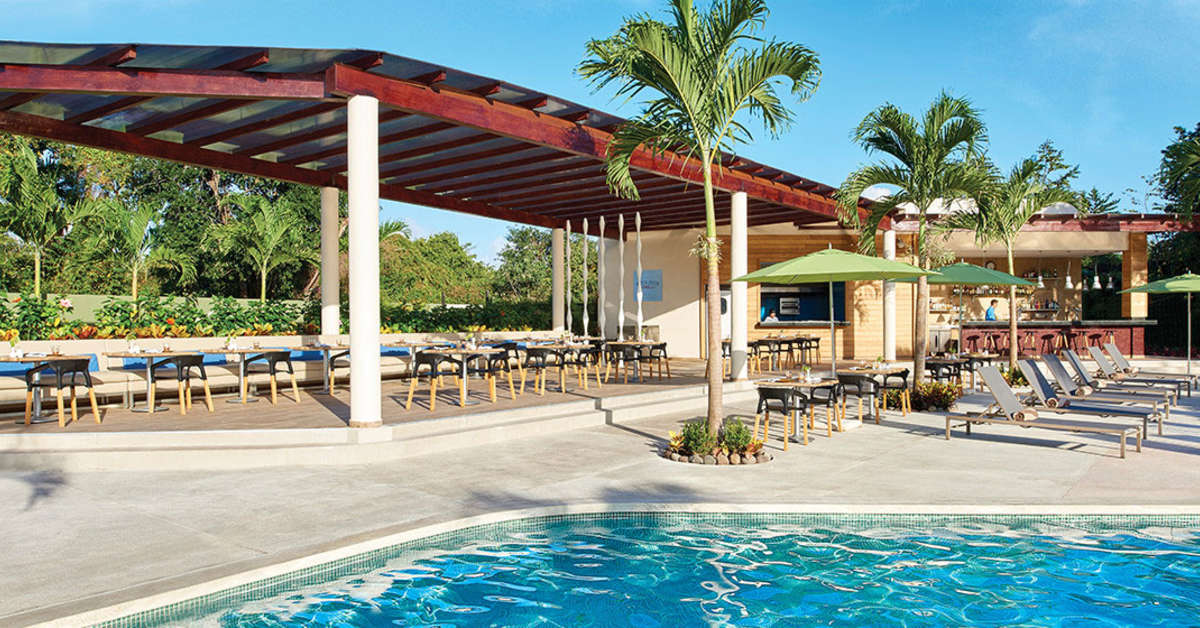 Een foto van het zwembad bij The Fives Beach Hotel & Residences