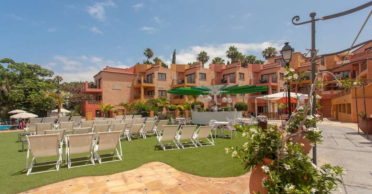 Een foto van het terras bij Villa Mandi Golf Resort