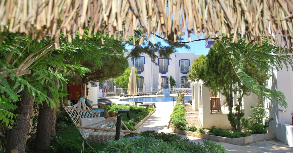 Een foto van het terras bij Serpina Hotel