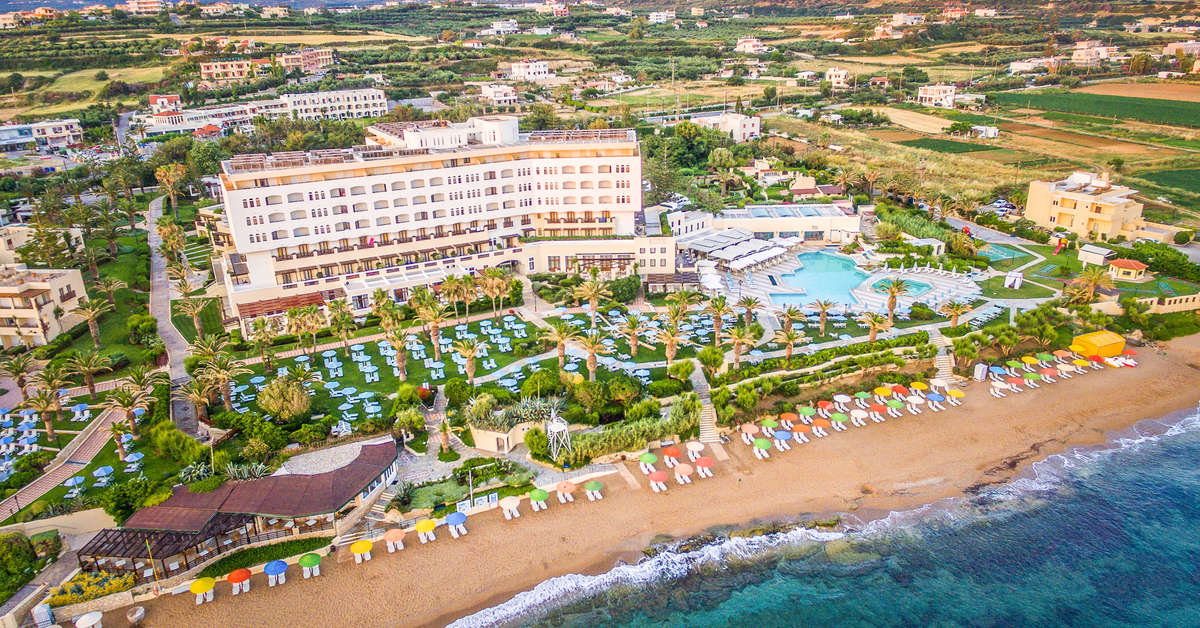 Een foto van de buitenkant van Creta Star Hotel
