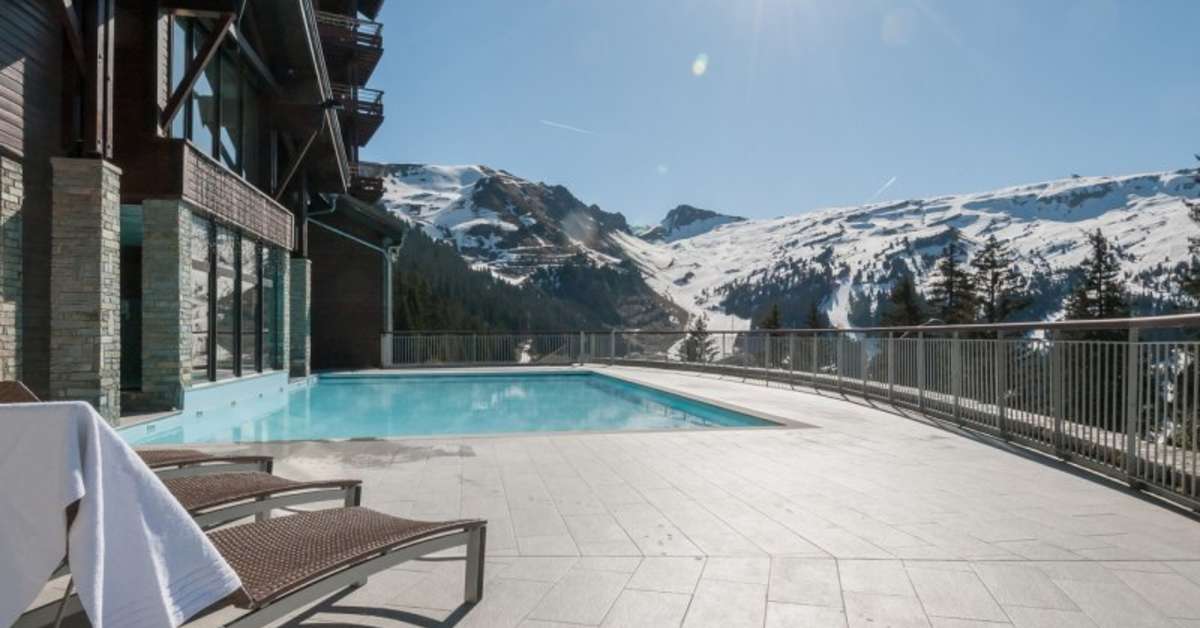 Een foto van het zwembad bij Pierre & Vacances Residence Premium Les Terrasses d'Eos